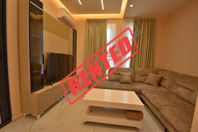 Apartament 1+1 me qira ne Rrugen Metrush Luli, prane Fakultetit te Mjekesise.
Pozicionohet ne katin
